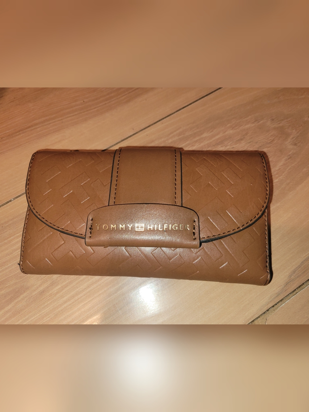 3️⃣for💲75‼️Tommy Hilfiger Tan Embossed Leather Wallet